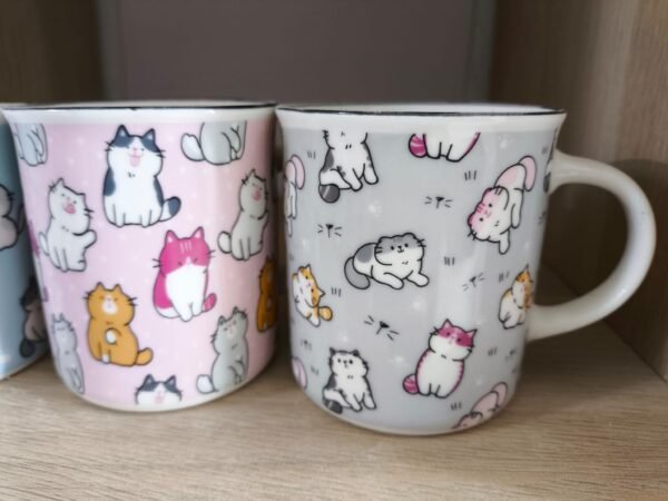 Caneca Colorida "Gatos a Brincar" - Image 3